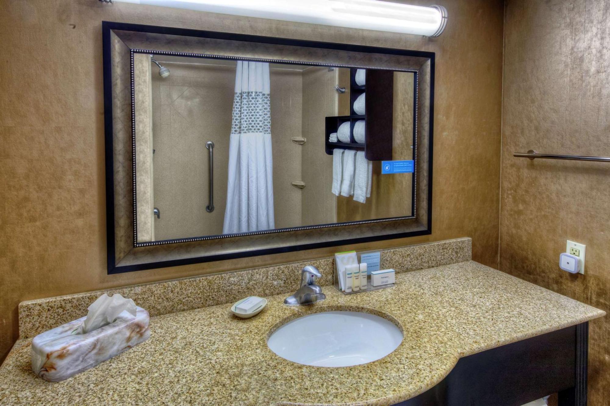 Hampton Inn Tullahoma Екстер'єр фото