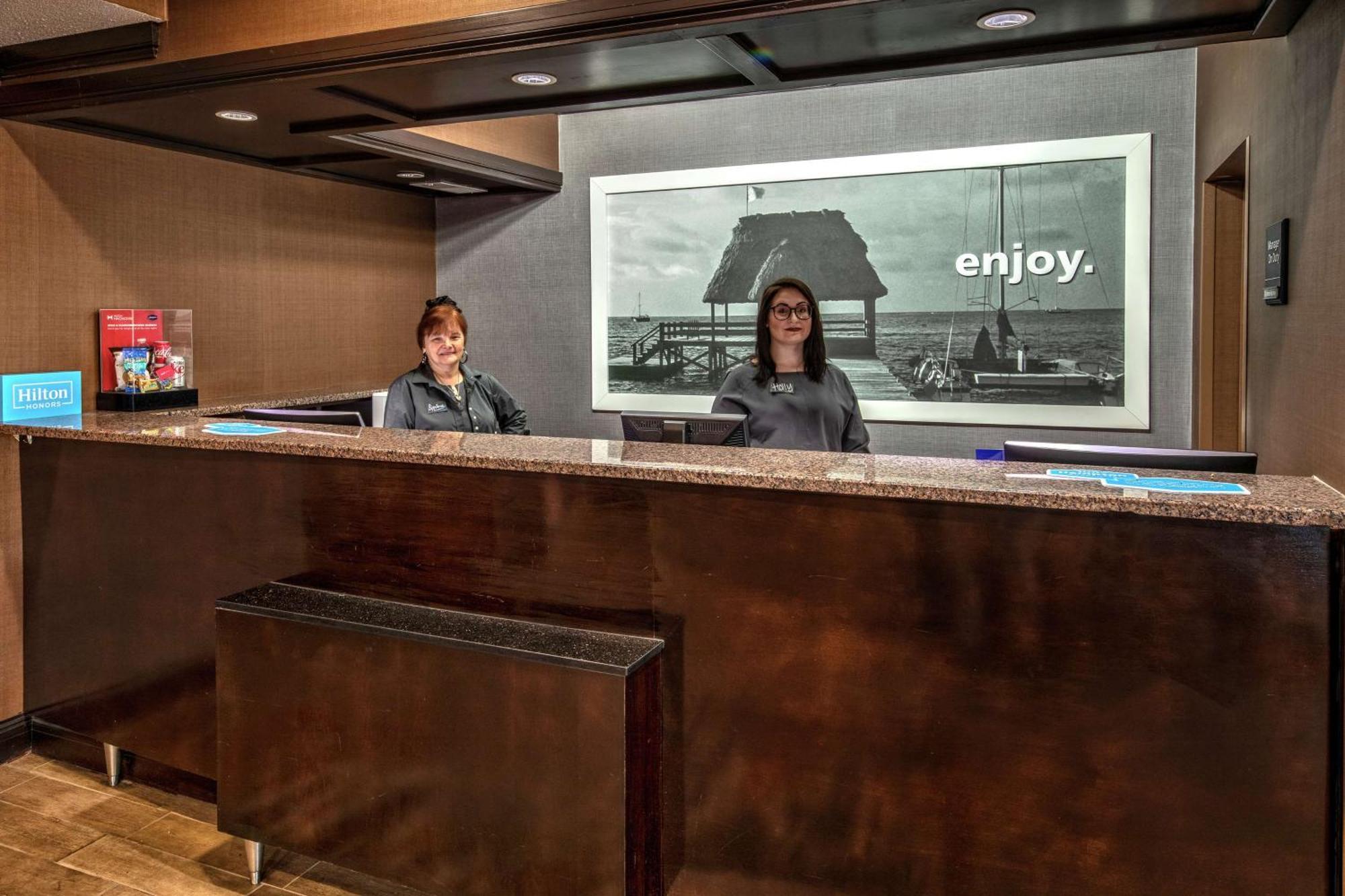 Hampton Inn Tullahoma Екстер'єр фото