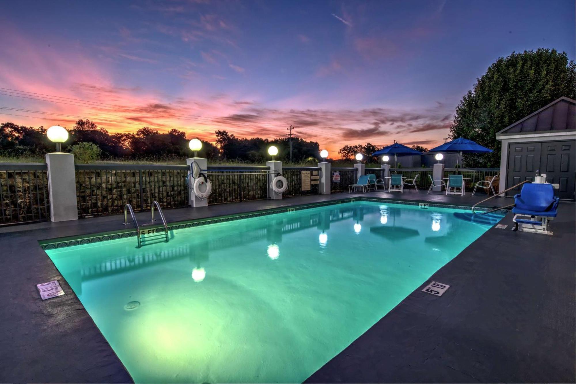 Hampton Inn Tullahoma Екстер'єр фото