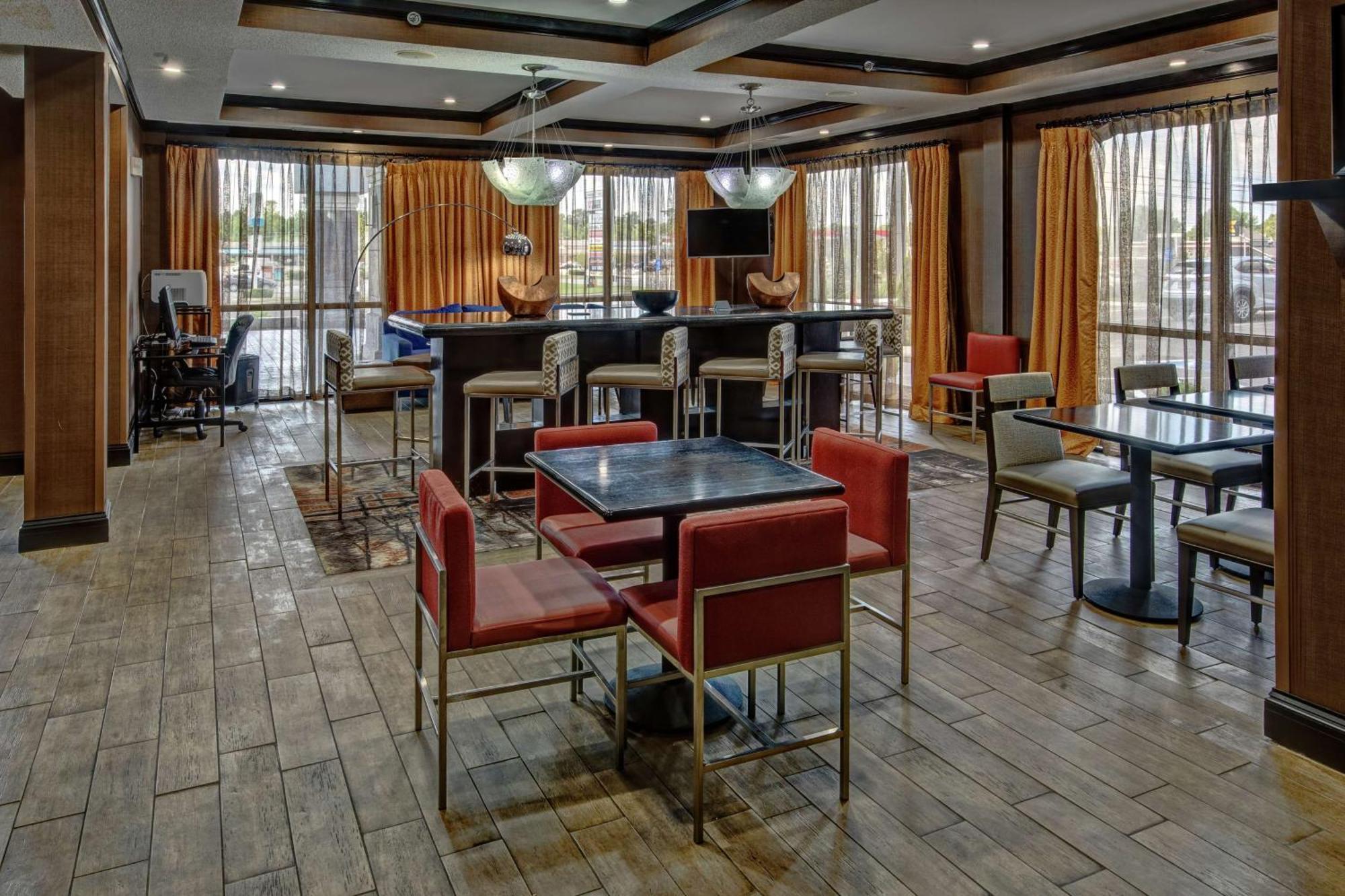 Hampton Inn Tullahoma Екстер'єр фото