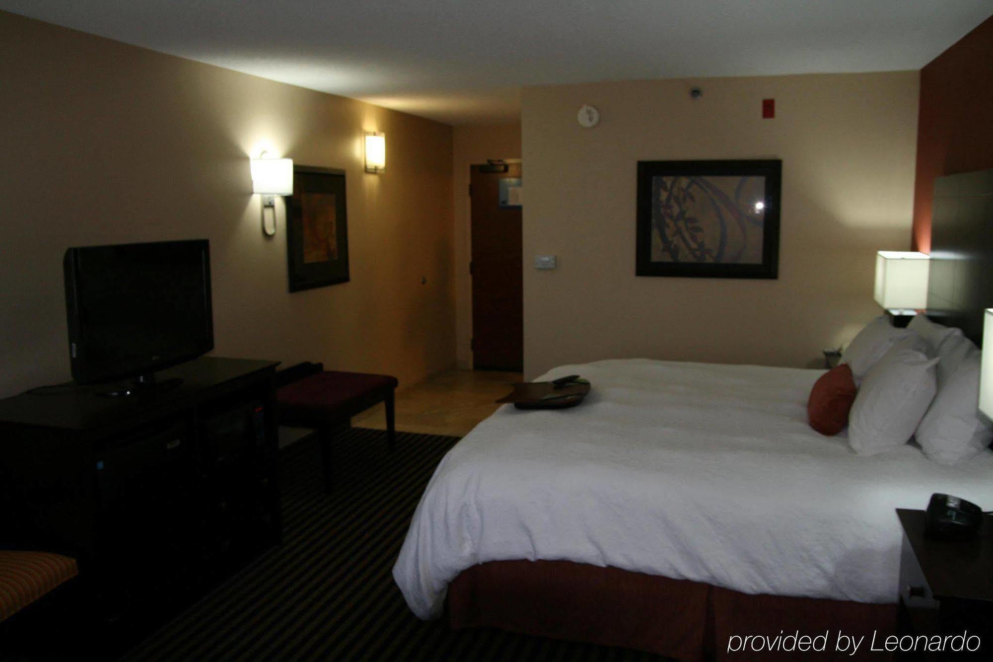Hampton Inn Tullahoma Номер фото