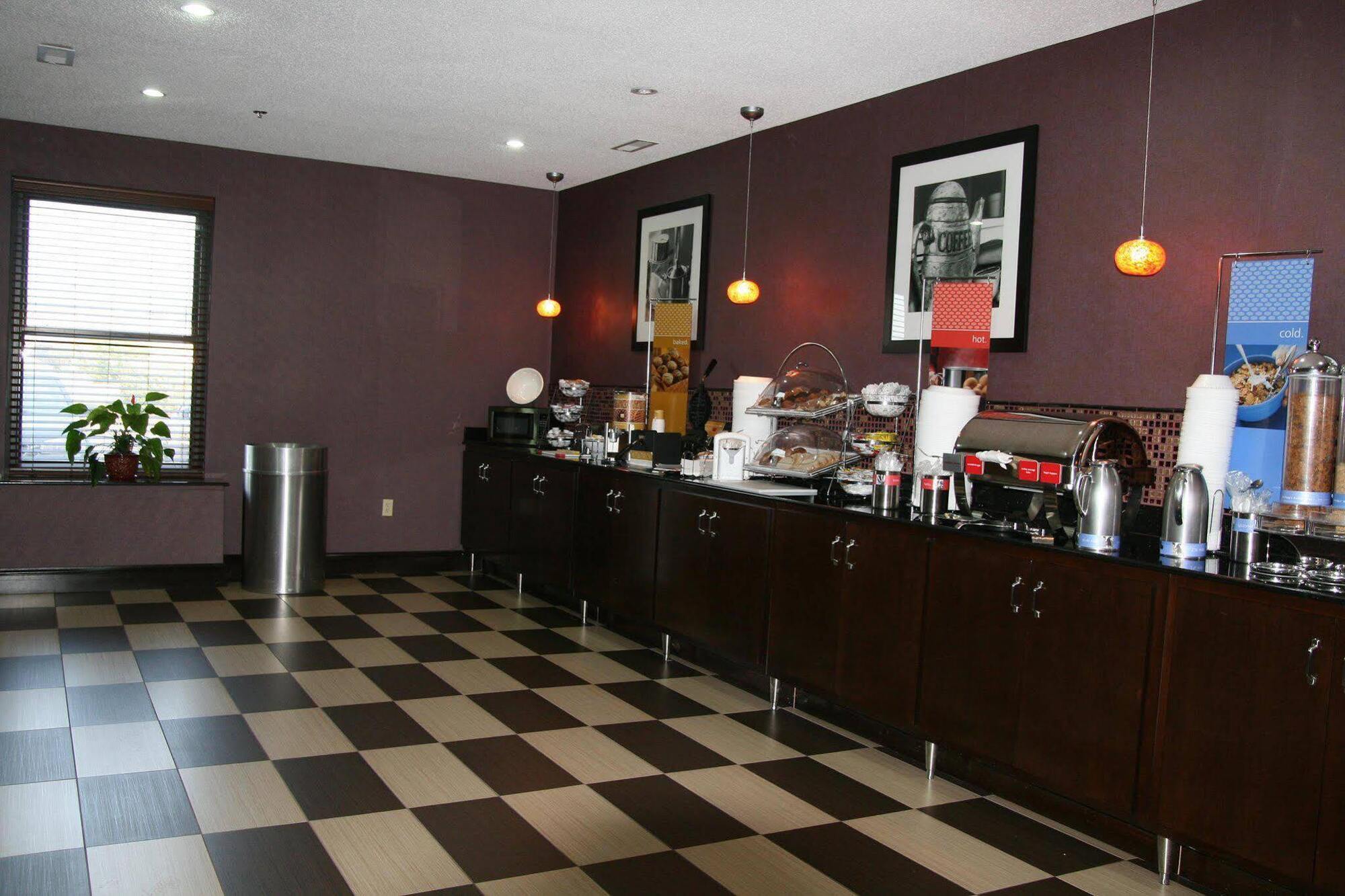 Hampton Inn Tullahoma Екстер'єр фото